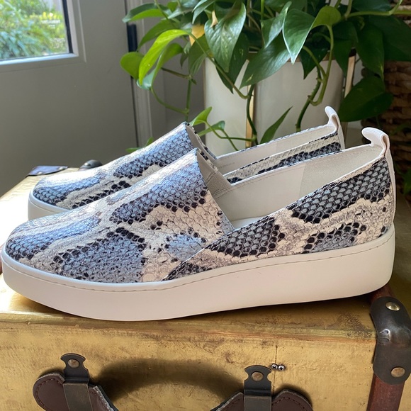 Vince Saxon - 2 H0081L2401 animal print slip on shoes sneakers - Picture 11 of 12